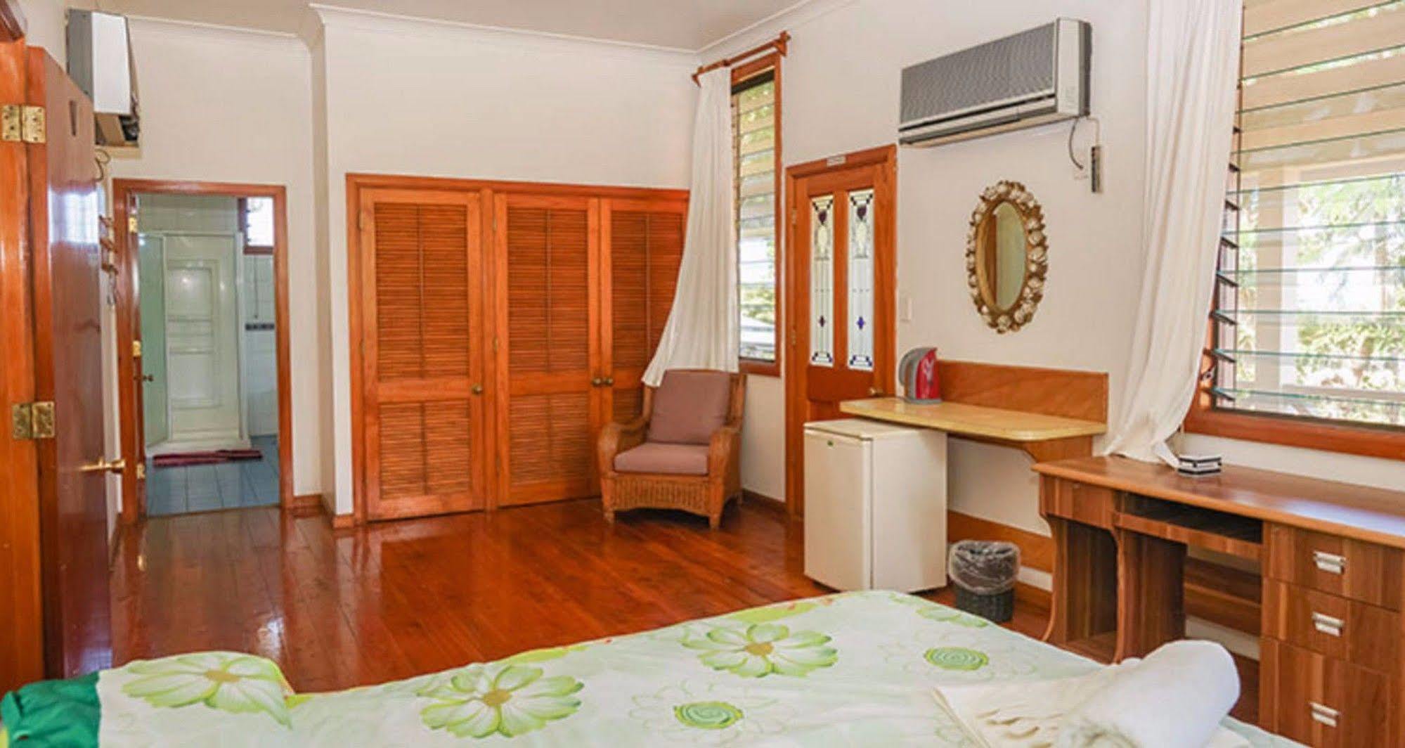 Lynn'S Getaway Hotel Апиа Экстерьер фото